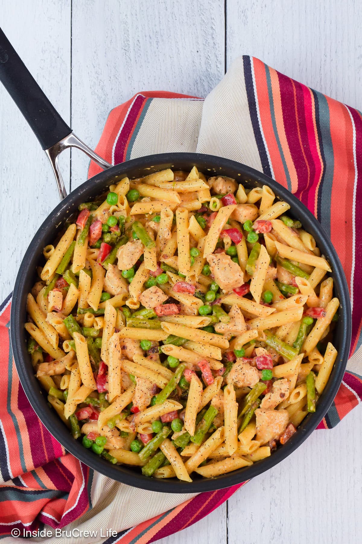 A black skillet filled with chipotle chicken pasta.