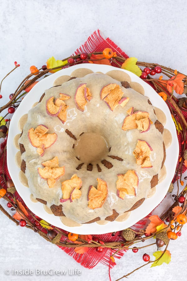 Toffee Apple Bundt Cake - a sweet maple glaze adds so much flavor to this easy apple spice cake. Great recipe to make for fall parties! #cake #bundtcake #apple #toffee #spicecake #homemade
