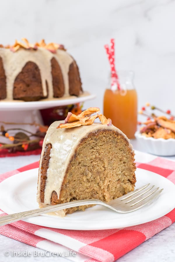 Toffee Apple Bundt Cake - a homemade spice cake with apples and toffee bits is a delicious fall dessert. Try this easy recipe for parties and events. #cake #bundtcake #apple #toffee #spicecake #homemade