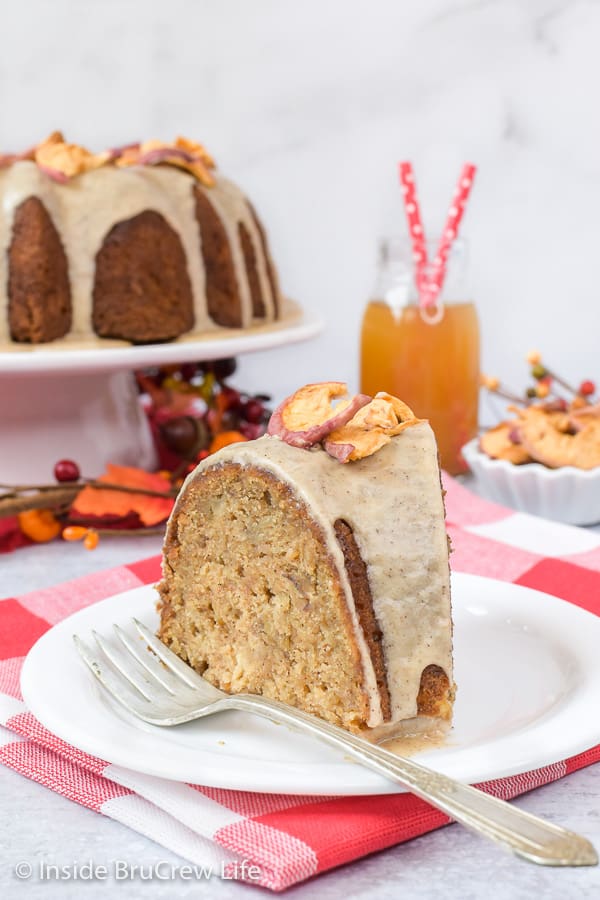 Toffee Apple Bundt Cake - this easy homemade apple spice cake is loaded with apples and toffee bits. The maple glaze makes it so pretty and delicious. #cake #bundtcake #apple #toffee #spicecake #homemade