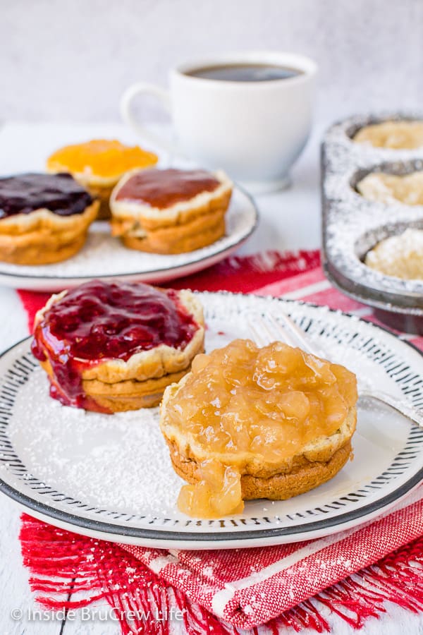 Mini Puff Pancakes with Lucky Leaf Toppers - mini pancakes topped with powdered sugar and your favorite fruit Toppers makes a fun and easy breakfast treat. #pancakes #dutchbaby #luckyleaf #toppers #ad #breakfast #brunch #recipe