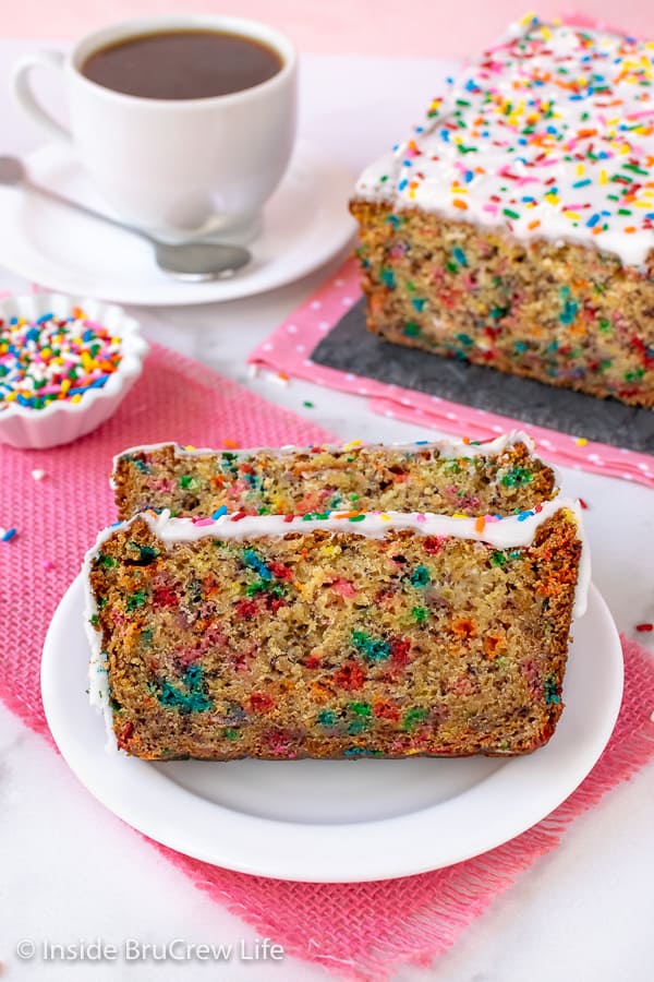 Funfetti Banana Bread - sprinkles and frosting make this easy banana bread so much fun to make and eat. Great recipe for ripe bananas. #banana #sweetbread #bananabread #funfetti #cakebatter #sprinkles