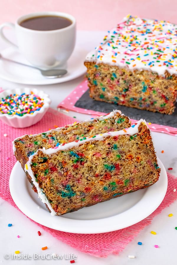 Funfetti Banana Bread - a sweet glaze and lots of sprinkles make this sweet bread a fun treat for any occasion. Great recipe for ripe bananas. #banana #sweetbread #bananabread #funfetti #cakebatter #sprinkles