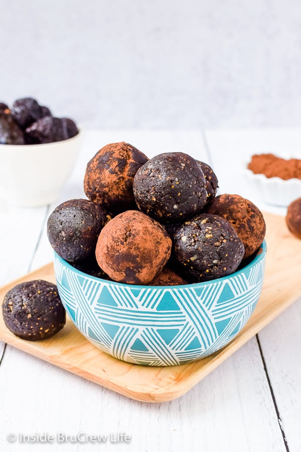 Healthy No Bake Brownie Bites - you can still enjoy chocolate when you are eating healthy. These brownie bites are made with natural ingredients and taste amazing. #healthy #energybites #browniebites #nobake #chocolate #figbars #glutenfree #vegan #paleo #energyballs