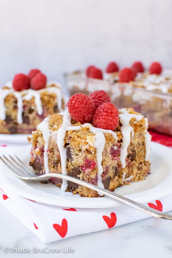 Chocolate Chip Raspberry Banana Coffee Cake - pockets of fruit, chocolate, and a buttery streusel makes this the best breakfast cake. Make this easy recipe to enjoy with a cup of coffee! 