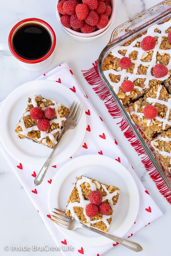 Chocolate Chip Raspberry Banana Coffee Cake - fresh raspberries and chocolate chips give this banana coffee cake a fun flavor pop in each bite. Make this easy recipe for breakfast or brunch.