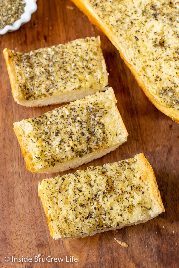 Easy Garlic Herb Bread - slices of hot crunchy garlic bread is the perfect addition to any meal. Make this easy recipe right before dinner or freeze it for later.