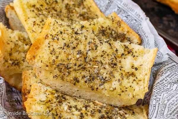 Easy Garlic Herb Bread - this easy garlic bread can be made right before dinner or frozen for later. It is an easy recipe that goes with every meal.