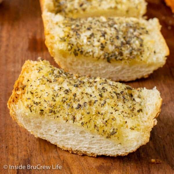 Easy Garlic Herb Bread - Inside BruCrew Life