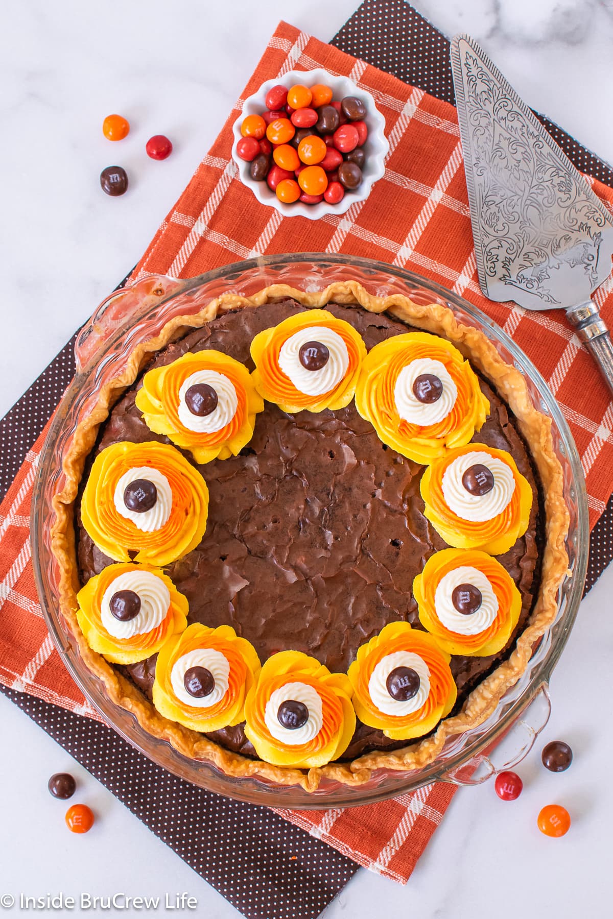 Overhead picture of a decorated brownie pie.