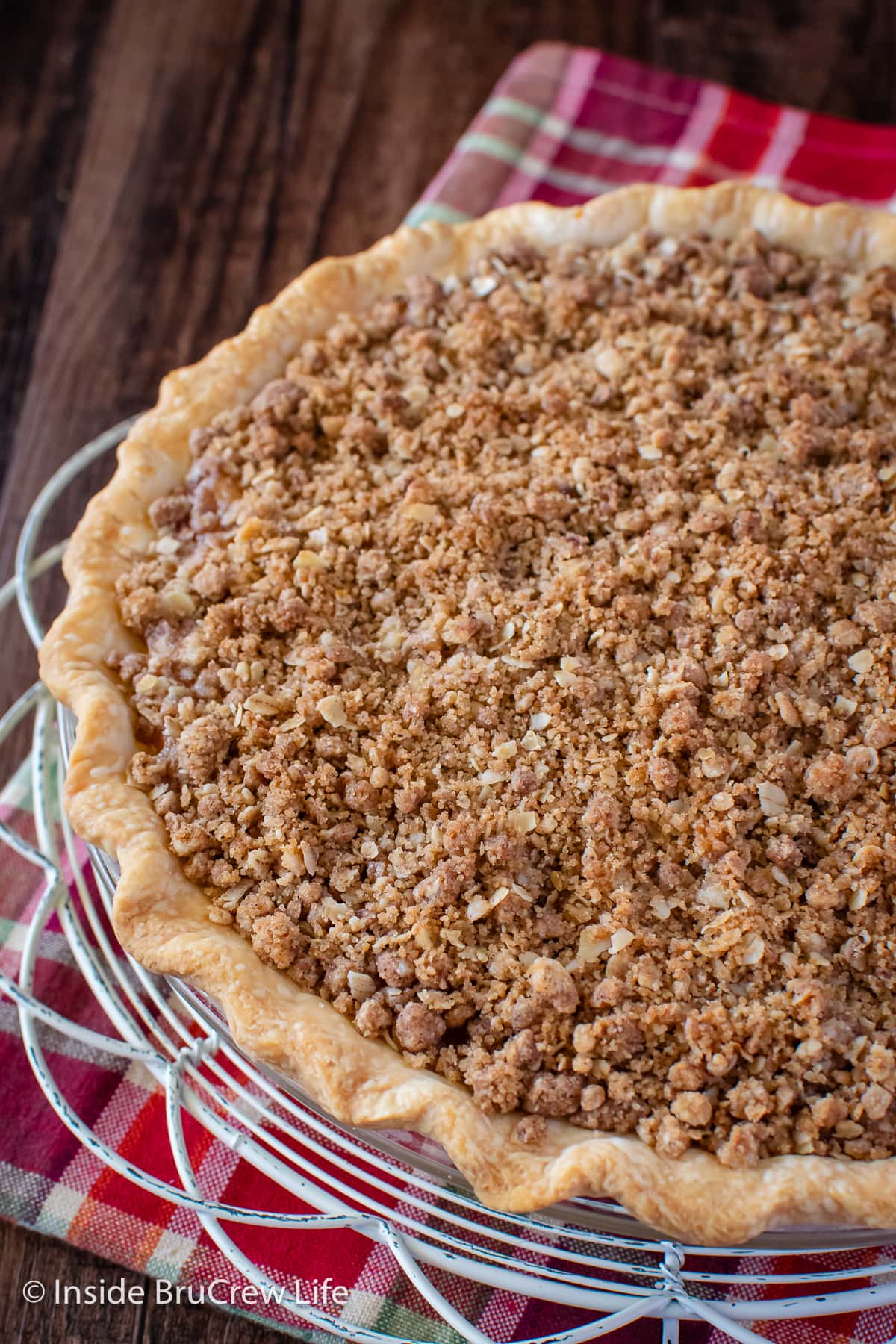 A pie topped with crumble topping.