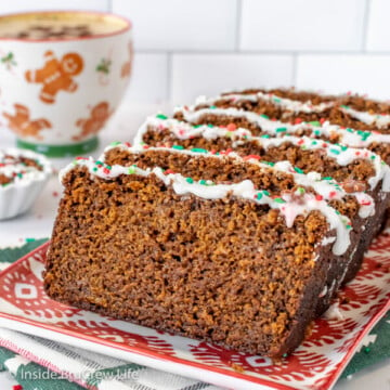 A red and white plate with slices of gingerbread banana bread standing on it