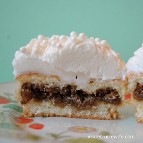 Oatmeal Creme Pie Cupcakes