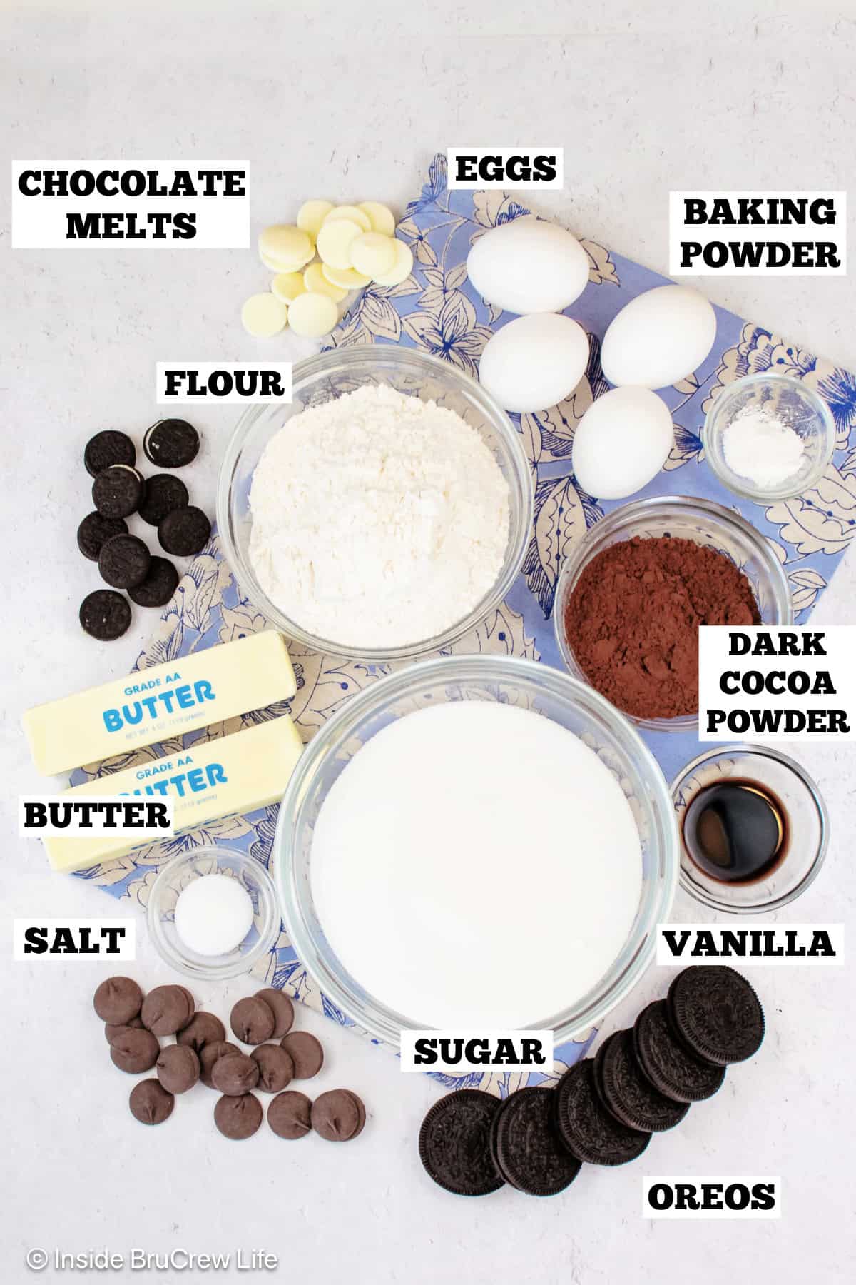 Ingredients for Oreo brownies with text labels.