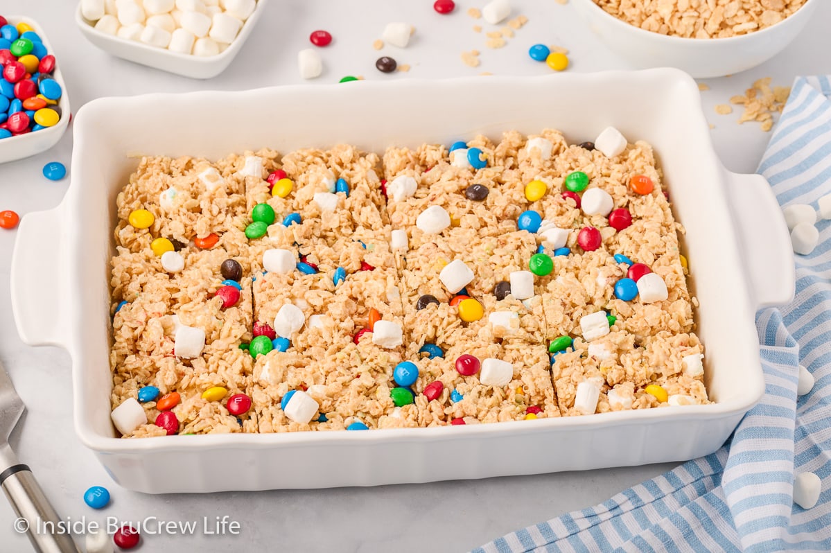 M&M's Rice Krispie Flower Treats - My Kitchen Craze