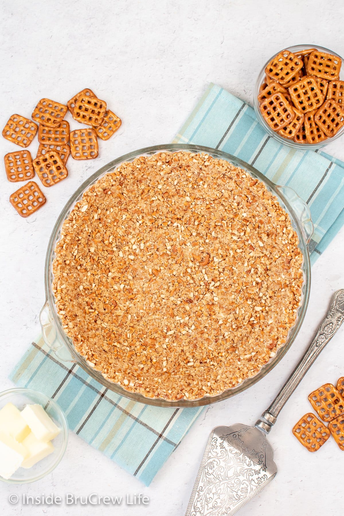 Overhead picture of a pretzel pie crust.