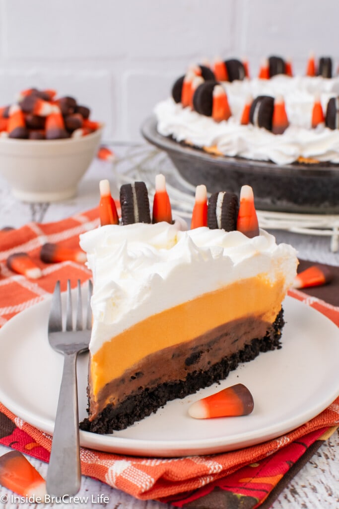 No Bake Oreo Halloween Cream Pie Recipe - Inside BruCrew Life