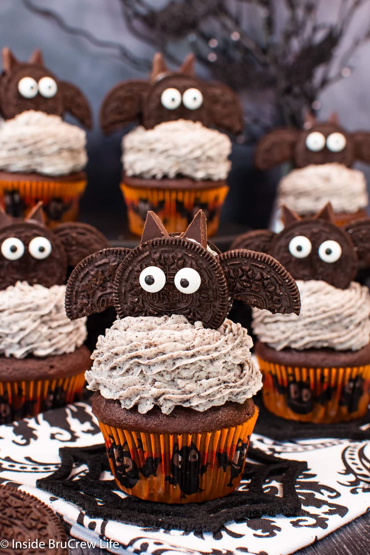 Cupcakes topped with cookie bats.