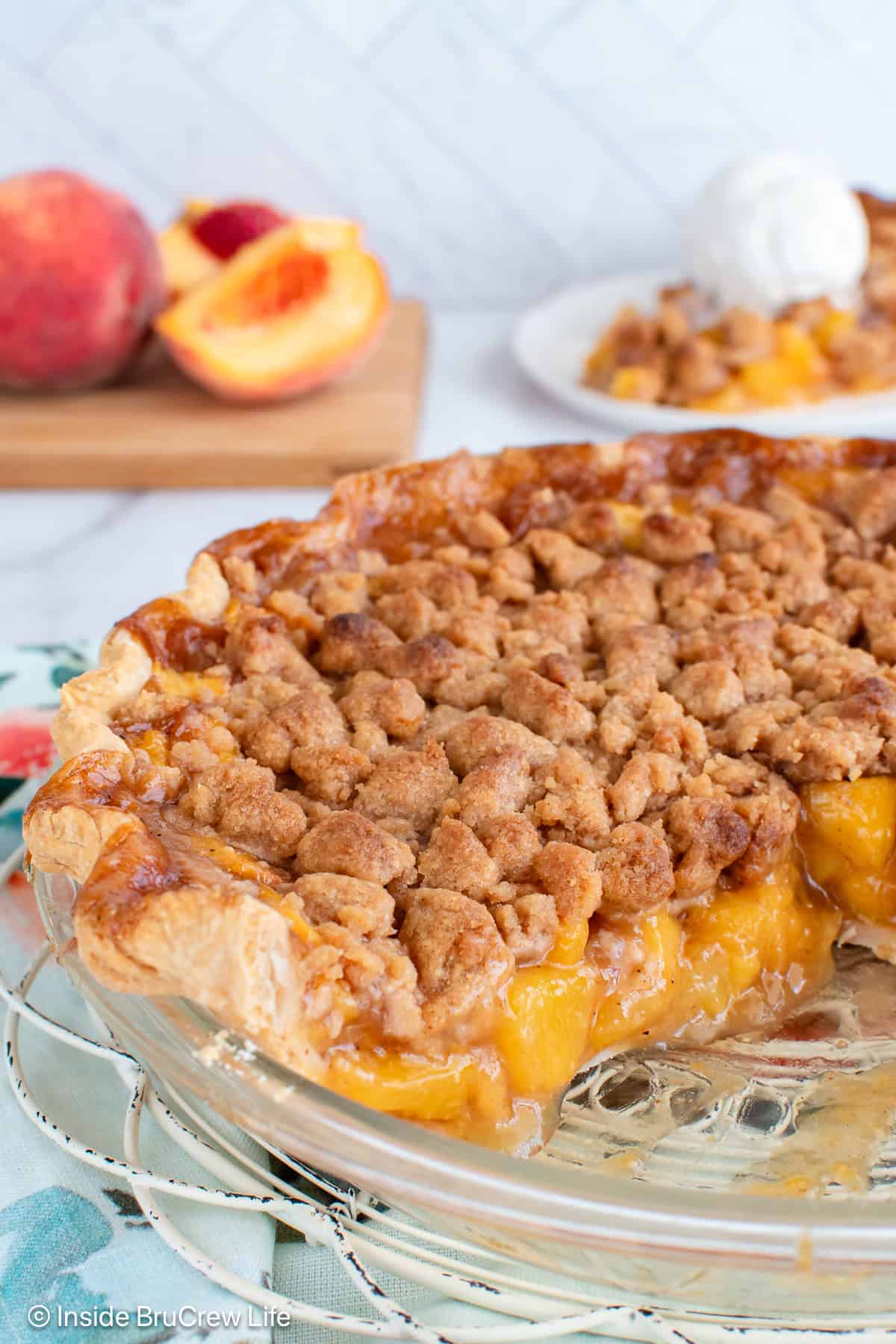 A peach pie in a glass pie plate.